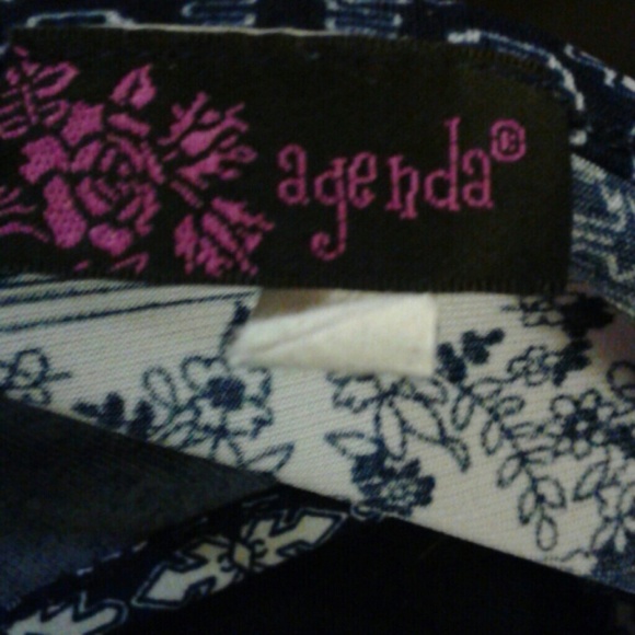 Blue pattern blouse - Picture 2 of 3